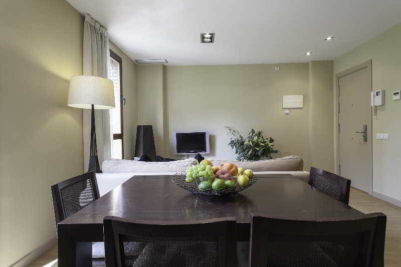 Short Stay Group Camp Nou Serviced Apartments Barcelona Exterior photo