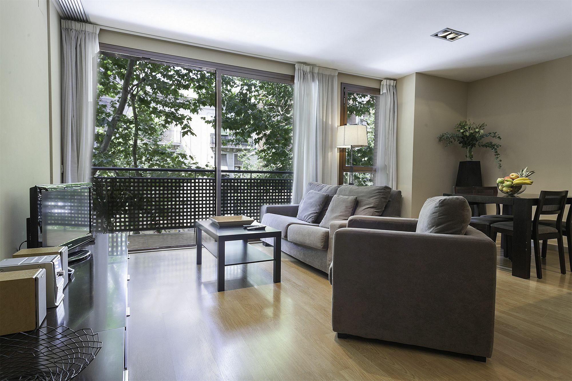 Short Stay Group Camp Nou Serviced Apartments Barcelona Exterior photo